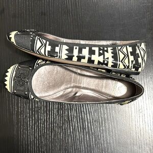 ISOLA cream and black flats size 7.5